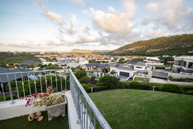 OCEANS ECHO (6 WAIF CRESCENT)