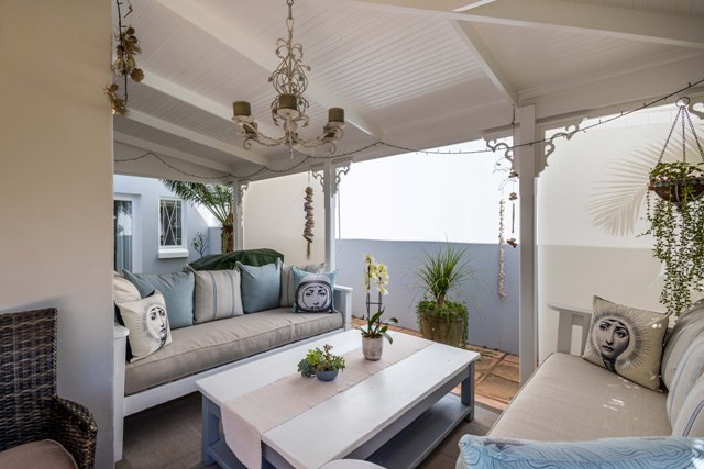 MONIQUE'S PLACE PLETT